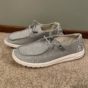 Womens Hey Dude Wendy shoe, size 9.